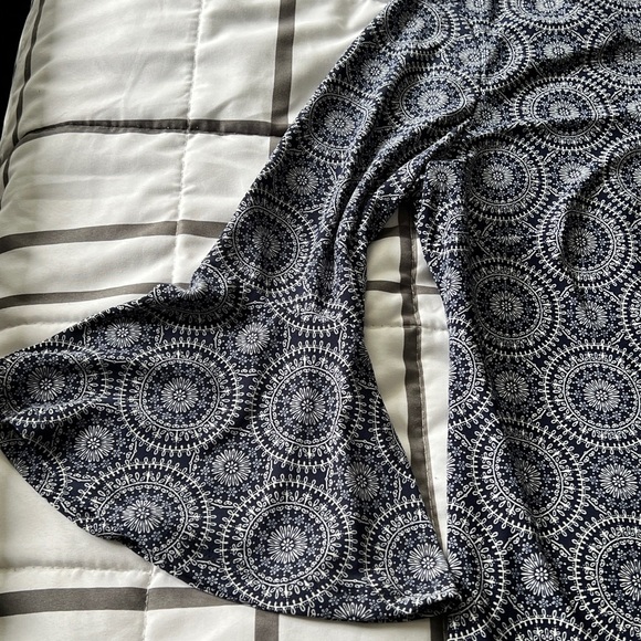 Tommy Hilfiger sz L Navy and White Patterned Bell Sleeve Midi Dress - Picture 3 of 8